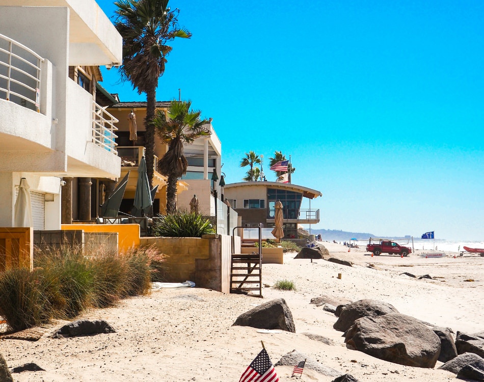 Beachfront homes in Del Mar showcasing potential ADU construction opportunities for builders.