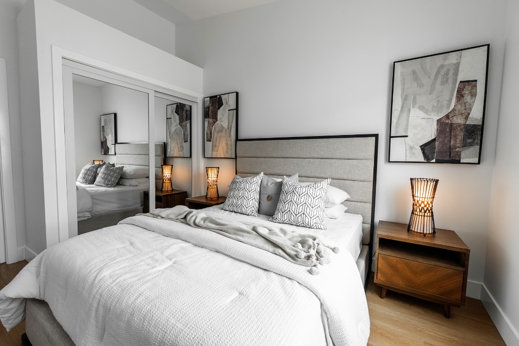 Elegant bedroom with mirrored closet doors and neutral decor in Pacific Beach detached ADU.